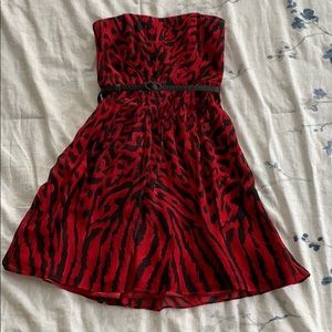 Strapless red pattern dress with black belt